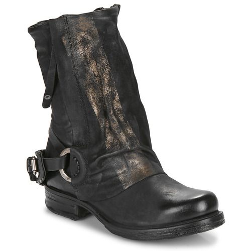 Stivaletti Airstep / A.S.98 A50238-101-6002 Nero Donna, eleganti e alla moda, realizzati in pelle di alta qualità. Perfetti per ogni occasione, questi stivali offrono comfort e stile. Ideali per completare il tuo look invernale, con suola resistente e design contemporaneo. Scopri la comodità e il fascino degli stivaletti Airstep per un outfit impeccabile.