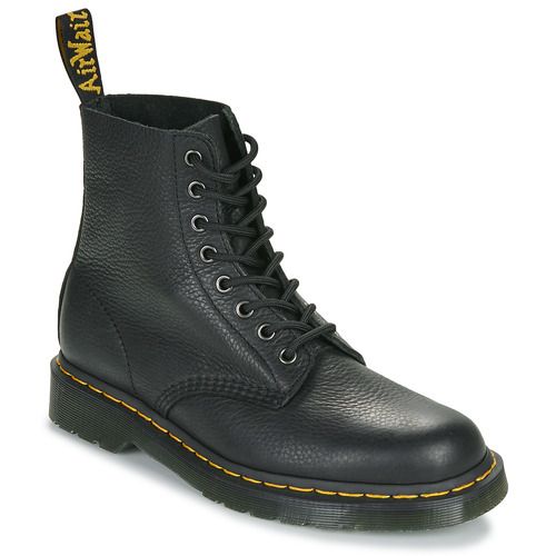 "Stivaletti Dr. Martens 1460 BLACK AMBASSADOR neri da donna, stile unico e alla moda, perfetti per ogni occasione. Tomaia in pelle di alta qualità, suola in gomma resistente per il massimo comfort e durata. Ideali per un look trendy e versatile, questi stivaletti sono un must-have per ogni guardaroba femminile."