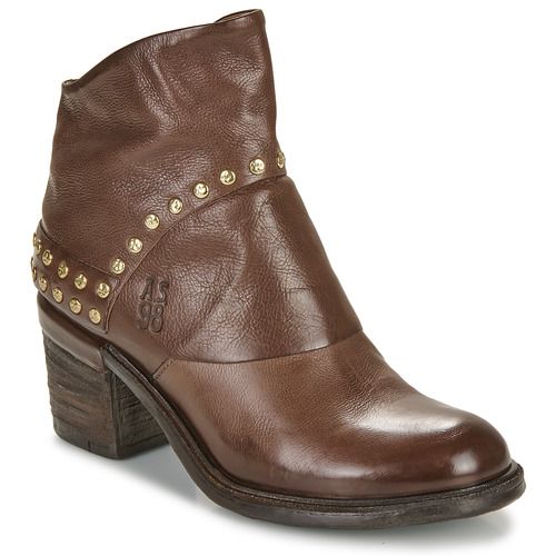 Stivaletti Donna Airstep / A.S.98 modello A24228-201-6507 in marrone, eleganti e alla moda, con dettagli distintivi. Ideali per ogni occasione, questi stivaletti offrono comfort e stile, perfetti per completare il tuo outfit. Acquista ora i tuoi stivaletti Airstep per un look sofisticato e contemporaneo.