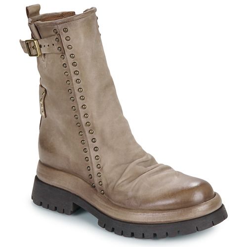 Stivaletti Donna Airstep / A.S.98 B51218-101-6269 Beige, eleganti e confortevoli, ideali per ogni occasione. Realizzati con materiali di alta qualità, questi stivaletti offrono stile e comodità. Perfetti da abbinare a jeans o abiti, aggiungendo un tocco di classe al tuo look. Ordina ora per step up il tuo guardaroba!