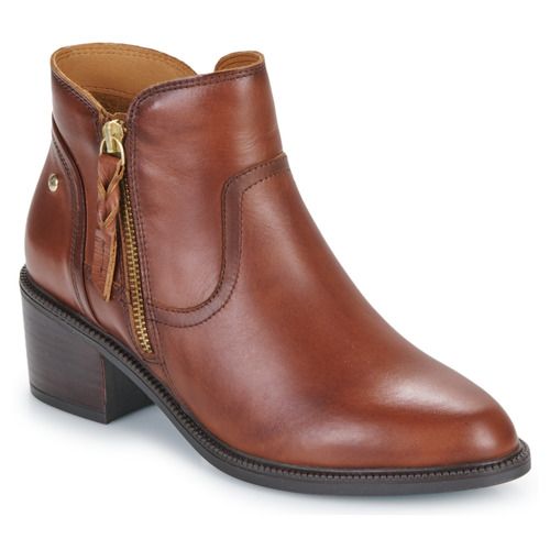 Stivaletti Pikolinos BACAROT W2D in marrone per donna, realizzati in pelle di alta qualità, con design elegante e suola comoda. Perfetti per ogni occasione, offrono stile e comfort per un look alla moda.