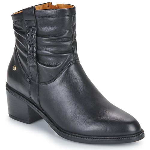 Stivaletti Pikolinos BACAROT W2D Nero per Donna, eleganti e alla moda, realizzati in pelle di alta qualità, ideali per ogni occasione. Design versatile con suola comoda, perfetti per l'autunno e l'inverno. Disponibili in diverse taglie, aggiungi stile al tuo guardaroba con questi stivaletti unici.