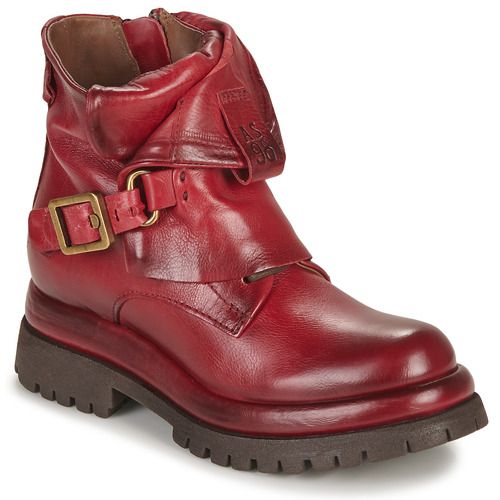 Stivaletti Donna Airstep / A.S.98 DIBLA BUCKLE in Rosso, caratterizzati da un design trendy e alla moda. Realizzati con materiali di alta qualità, questi stivaletti offrono comfort e stile, ideali per ogni occasione. Perfetti per completare il tuo outfit con un tocco di eleganza. Acquista ora i tuoi DIBLA BUCKLE in rosso e risalta la tua personalità!