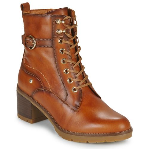 Stivaletti Pikolinos LLANES W7H marrone, eleganti e comodi, ideali per donne in cerca di stile e comfort. Realizzati in pelle di alta qualità, con suola antiscivolo e design moderno, perfetti per ogni occasione. Acquista ora i tuoi stivaletti Pikolinos LLANES W7H marrone e completa il tuo outfit con classe.