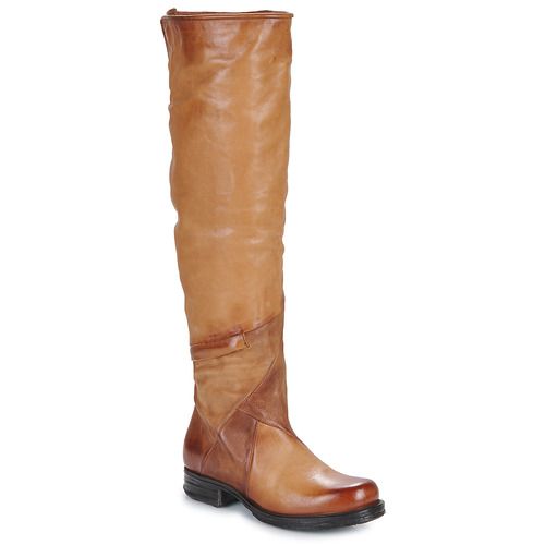 Stivale beige Airstep / A.S.98 BIVOUAC per donna, realizzato in pelle di alta qualità, con design elegante e contemporaneo. Ideale per outfit casual e chic, perfetto per ogni stagione. Acquista ora il tuo paio di stivali Airstep per un tocco di stile unico!