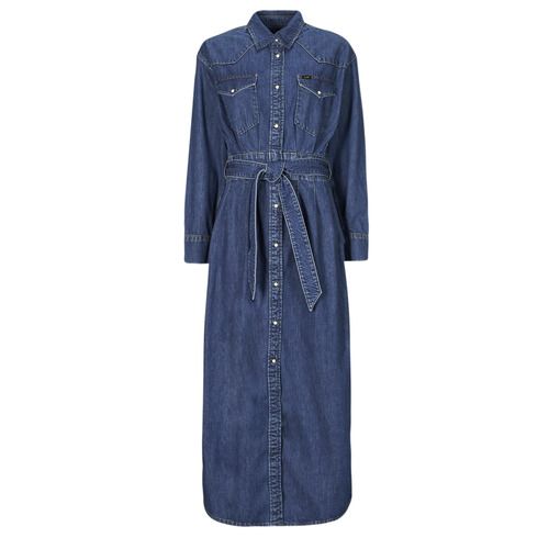 Abito lungo da donna Lee BELTED WESTERN DRESS in blu, caratterizzato da una cintura in vita per un look elegante e moderno. Perfetto per occasioni speciali e casual. Aggiungi un tocco di stile al tuo guardaroba con questo abito versatile e alla moda, ideale per ogni stagione.