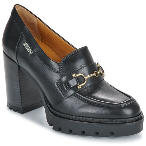 Scarpa Pikolinos CERVERA W1J in colore nero. Eleganti mocassini donna ideali per outfit casual e formali. Realizzati con materiali di alta qualità, offrono comfort e stile. Perfetti per ogni occasione, questi mocassini si abbinano facilmente a pantaloni, gonne e abiti. Acquista ora il tuo paio di Pikolinos CERVERA W1J e aggiungi un tocco sofisticato al tuo guardaroba.