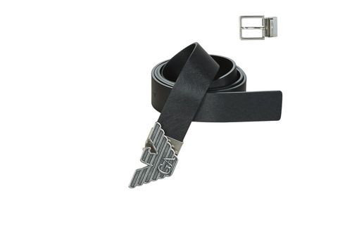 Cintura Uomo Emporio Armani Y4S270-YLP4X-88003 Nero in pelle, elegante e moderna, perfetta per completare il tuo outfit. Design raffinato e logo distintivo, ideale per occasioni formali e casual. Accenti di stile per uomo, un accessorio imprescindibile nel guardaroba. Acquista ora la cintura Emporio Armani per un look sofisticato e alla moda.