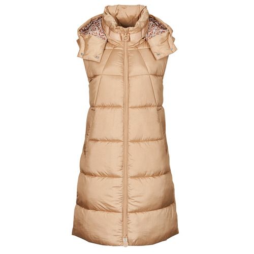 Piumino donna beige Guess ELEONORA LONG PUFFER. Giacca lunga imbottita ideale per l'inverno, dal design elegante e moderno. Perfetta per tenerti al caldo senza rinunciare allo stile. Scopri il comfort e la qualità dei materiali utilizzati per un look sofisticato. Acquista ora per un outfit trendy e pratico.