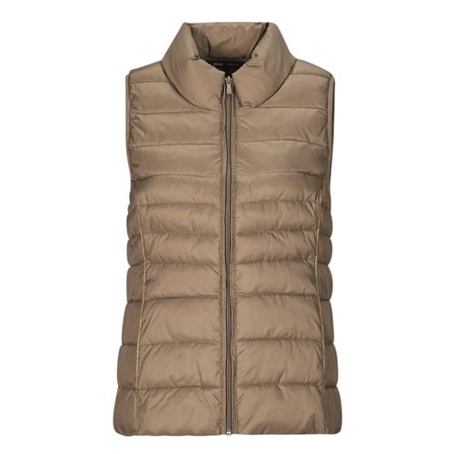 Piumino Donna Only ONLNEWCLAIRE Beige, leggero e alla moda, ideale per un look elegante e caldo durante l'inverno. Design versatile e contemporaneo, perfetto per abbinamenti casual o chic. Realizzato con materiali di alta qualità per garantire comfort e stile. Acquista ora il tuo piumino Only ONLNEWCLAIRE Beige e affronta la stagione fredda con classe!