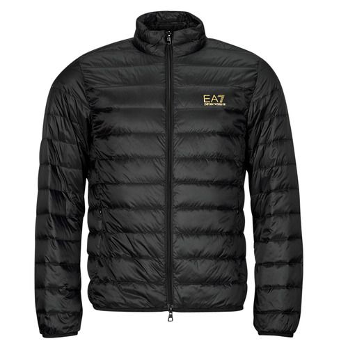 Piumino Uomo Emporio Armani EA7 CORE IDENTITY DOWN JACKET Nero, elegante e caldo, perfetto per l'inverno. Realizzato con materiali di alta qualità, offre comfort e stile per ogni occasione. Acquista ora il tuo piumino Emporio Armani EA7 per un look moderno e sofisticato.