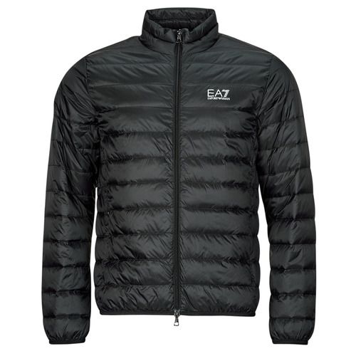 Piumino Uomo Emporio Armani EA7 CORE IDENTITY DOWN JACKET Nero, elegante e trendy, ideale per l'inverno. Realizzato con materiali di alta qualità, questo piumino offre calore e comfort senza compromettere lo stile. Perfetto per look casual e sportivi, è un must-have per gli amanti della moda. Disponibile in diverse taglie.