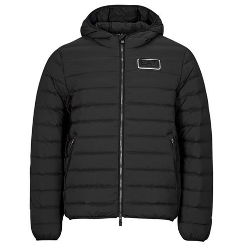 Piumino Uomo Emporio Armani EA7 DOWN JACKET 6DPB16 Nero, elegante giacca imbottita, perfetta per l'inverno. Design moderno e raffinato, realizzato con materiali di alta qualità per garantire calore e comfort. Ideale per ogni occasione, dallo sport al tempo libero. Acquista ora il tuo piumino Emporio Armani EA7 e aggiungi un tocco di classe al tuo guardaroba.