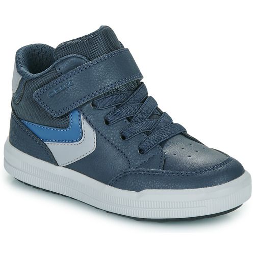 "Geox Scarpe bambino ragazzo J ARZACH BOY Blu, eleganti e confortevoli, ideali per ogni occasione. Design moderno, materiale traspirante e suola antiscivolo per garantire sicurezza e stile. Perfette per i giorni di scuola e le attività all'aperto."