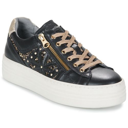 Sneakers basse NeroGiardini I411610D-100 Nero per Donna, eleganti e comode, perfette per un look casual-chic. Realizzate con materiali di alta qualità, queste sneakers offrono stile e comfort per l'uso quotidiano. Ideali per ogni occasione, dal lavoro al tempo libero. Acquista ora per completare il tuo guardaroba!