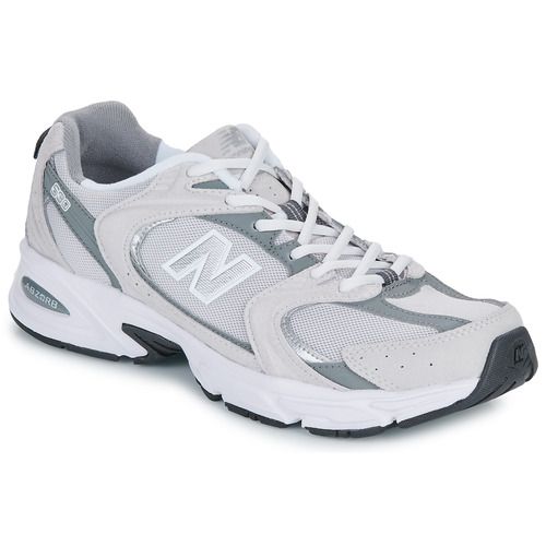 Sneakers basse Donna New Balance 530 Grigio - Scarpe sportive eleganti, ideali per il tempo libero e l'uso quotidiano. Design moderno e comfort eccezionale per un look alla moda. Perfette per completare qualsiasi outfit, queste sneakers sono un must-have per le appassionate di moda e sport. Scopri il tuo stile con le New Balance 530 Grigio!