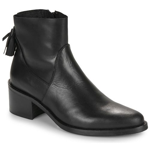 Stivaletti Donna Myma ESTIVA in Nero, eleganti e versatili, ideali per affrontare la stagione estiva con stile. Realizzati con materiali di alta qualità, questi stivaletti offrono comfort e tendenza, perfetti per ogni occasione. Con il loro design moderno, si abbinano facilmente a diversi outfit, rendendoli un must-have per il tuo guardaroba. Acquista ora i Myma ESTIVA Nero per completare il tuo look estivo!