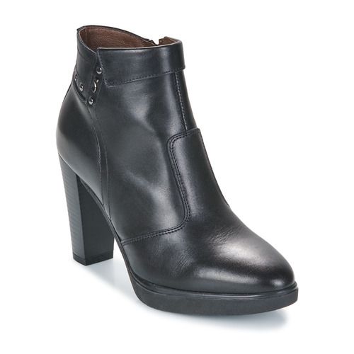 Stivaletti Donna NeroGiardini I411210D-100 in pelle nera con design elegante, ideali per ogni occasione. Comfort e stile uniti in un'unica calzatura di alta qualità, perfetta per la stagione autunnale e invernale. Acquista ora i tuoi stivaletti nero per un look raffinato e sofisticato.