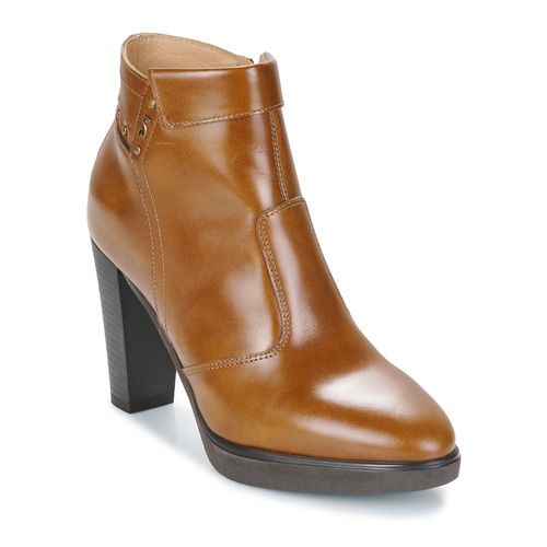 Stivaletti Donna Marroni NeroGiardini I411210D-400, con design elegante e materiali di alta qualità. Ideali per ogni occasione, offrono comfort e stile. Perfetti per completare il tuo look autunnale e invernale. Acquista ora e aggiungi un tocco di classe al tuo guardaroba.