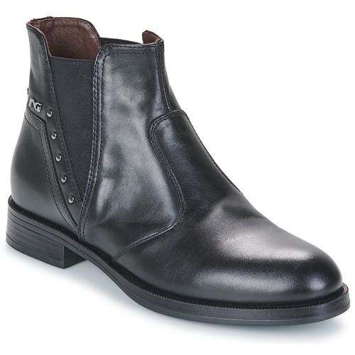 Stivaletti Donna NeroGiardini I411261D-100, eleganti e trendy, in pelle nera con suola resistente, ideali per ogni occasione. Comfort e stile si uniscono in questo must-have per la tua collezione di calzature. Perfetti per l'autunno/inverno, aggiungi un tocco raffinato al tuo outfit. Compra ora i tuoi stivaletti NeroGiardini!