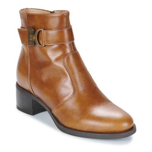Stivaletti Donna Marroni NeroGiardini I411270D-400, eleganti e alla moda, realizzati in pelle di alta qualità, con un design versatile perfetto per ogni occasione. Questi stivaletti uniscono comfort e stile, rendendoli un must-have per il tuo guardaroba. Ideali da abbinare a jeans o gonne, offrono un tocco chic a ogni outfit. Acquista ora e completa il tuo look con i stivaletti Marroni NeroGiardini.