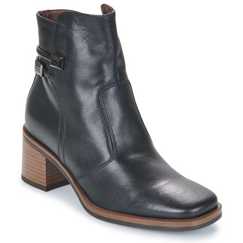 Stivaletti NeroGiardini I411303D-100 per donna, colore nero, eleganti e versatili, perfetti per ogni occasione. Realizzati con materiali di alta qualità, offrono comfort e stile. Acquista ora i tuoi stivaletti NeroGiardini per un look alla moda e contemporaneo.