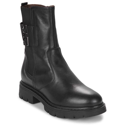 Stivaletti donna NeroGiardini I411860D-100, in elegante color nero, realizzati con materiali di alta qualità per garantire comfort e stile. Design moderno e raffinato, adatti a ogni occasione, perfetti per completare il tuo outfit autunnale e invernale. Scarpe versatili e trendy, ideali per donne che cercano eleganza e comodità.