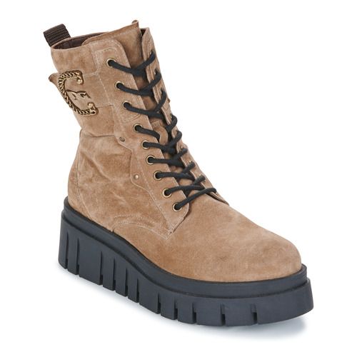 Stivaletti Donna NeroGiardini I411921D-442 Marrone, eleganti e confortevoli, perfetti per ogni occasione. Realizzati con materiali di alta qualità, questi stivaletti offrono un'ottima vestibilità e stile sofisticato. Ideali per arricchire il tuo guardaroba invernale. Disponibili in marrone, sono un must-have per ogni amante della moda.