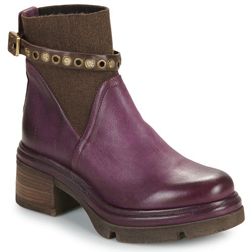 Stivaletti Donna Airstep / A.S.98 A89219-101-0003 Viola, eleganti e alla moda, realizzati in pelle di alta qualità. Perfetti per ogni occasione, offrono comfort e stile. Acquista ora per aggiungere un tocco di classe al tuo guardaroba!