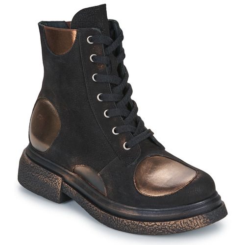 Stivaletti Donna Papucei ANDALEE in Nero, eleganti e versatili, ideali per ogni occasione. Design moderno con dettagli alla moda, perfetti per completare outfit chic. Comodi e resistenti, questi stivaletti sono un must-have per la stagione. Acquista ora per un look raffinato!