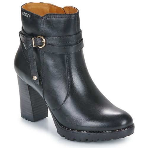 Stivaletti Pikolinos CONNELLY W7M Nero per donna, eleganti e confortevoli, ideale per ogni occasione. Realizzati con materiali di alta qualità, questi stivaletti offrono un design fashionable e una calzata perfetta. Perfetti da abbinare a look casual e sofisticati, i Pikolinos CONNELLY W7M sono l'accessorio indispensabile per la stagione. Scopri ora il tuo nuovo paio di stivaletti!