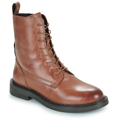 Stivaletti Donna Geox D SERILDA Marrone, eleganti e alla moda, perfetti per ogni occasione. Realizzati con materiali di alta qualità, garantiscono comfort e stile. Ideali per completare il tuo look invernale, questi stivaletti sono un must-have per le fashioniste. Disponibili in marrone, si adattano facilmente a diversi outfit. Acquista ora i tuoi Geox D SERILDA e sfoggia un look impeccabile!