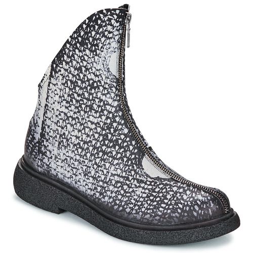 Stivaletti Donna Papucei ESTEE Bianco, eleganti e alla moda, ideali per ogni occasione. Realizzati con materiali di alta qualità per garantire comfort e stile. Perfetti per completare il tuo look con un tocco chic. Disponibili per acquisto online, un must-have nel tuo guardaroba.