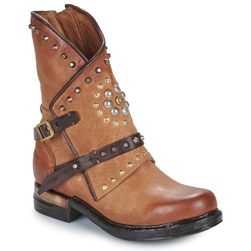 Stivaletti Marrone Airstep / A.S.98 B80203-101-0001 per Donna, eleganti e alla moda, realizzati in pelle di alta qualità, ideali per ogni occasione. Perfetti per completare il tuo look autunnale e invernale, comfort e stile in un'unica calzatura. Disponibili ora per un acquisto facile e veloce!