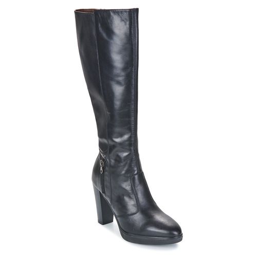 Stivali neri da donna NeroGiardini I411730D-100, eleganti e confortevoli, ideali per ogni occasione. Acquista stivali di alta qualità per un look sofisticato e alla moda. Perfetti per completare il tuo outfit invernale.