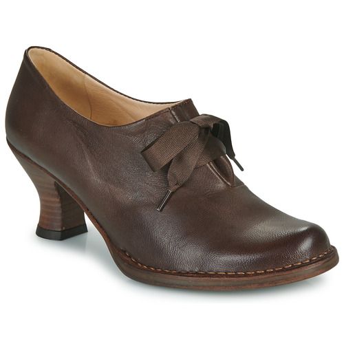 Stivaletto Neosens ROCOCO marrone da donna, realizzato in pelle di alta qualità con design elegante e alla moda, perfetto per ogni occasione. Ideale per completare outfit versatili e chic, garantendo comfort e stile.