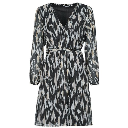 Abito corto nero Only ONLCERA per donna, elegante e alla moda, perfetto per occasioni casual o serate. Realizzato con tessuti di alta qualità, offre comfort e stile. Scopri l'essenza della moda femminile con l'ONLCERA, un must-have nel tuo guardaroba!