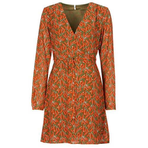 Abito corto rosso Only ONLMILEY per donna, perfetto per occasioni speciali e outfit estivi. Design moderno e femminile, ideale per esaltare la silhouette. Acquista online il tuo stile inconfondibile con questo must-have della moda.