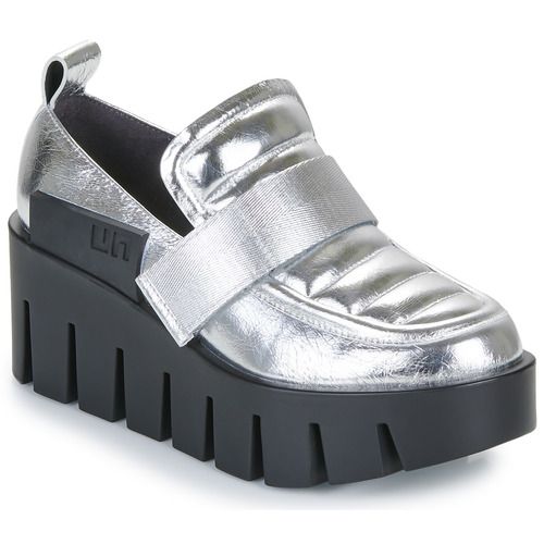 Mocassini Donna United Nude GRIP TROOPER LO in Argento, stile moderno e confortevole, perfetti per ogni occasione. Scarpe eleganti e versatili, ideali per outfit casual e formali. Dettagli unici e design innovativo, queste scarpe sono un must-have per ogni collezione di moda. Acquista ora per un look contemporaneo e alla moda.