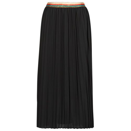 Gonna corta nera Only ONLELDA per donna, elegante e alla moda, ideale per outfit estivi e occasioni casual. Perfetta per valorizzare la silhouette e facile da abbinare. Disponibile nel classico nero, un must-have nel guardaroba femminile. Acquista la Gonna Only ONLELDA per un look chic e versatile.