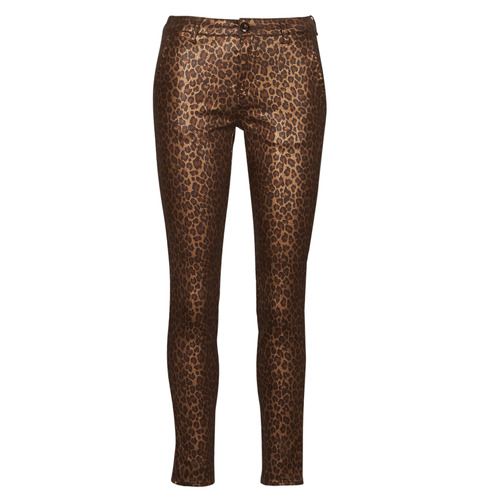 Pantalone Chino Donna Le Temps des Cerises FLEXO in Marrone, elegante e versatile, ideale per ogni occasione. Realizzati con un design moderno e confortevole, questi pantaloni sono perfetti per abbinarli a top casual o eleganti. Scopri lo stile unico di Le Temps des Cerises con il pantalone FLEXO, perfetto per completare il tuo look autunnale.