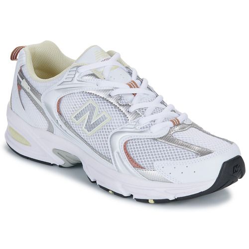 Sneakers basse New Balance 530 Bianco per donna, eleganti e comode, perfette per ogni occasione. Design moderno e versatile, ideali per un look alla moda. Acquista ora le migliori sneakers per un comfort senza pari.