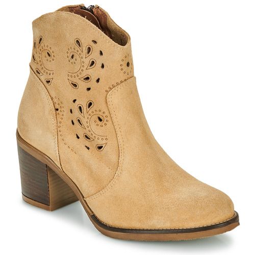 Stivaletti Donna YOKONO ORNE-004-SERRAJE-BEIG in beige, realizzati in morbido suede, perfetti per ogni occasione. Design elegante e versatile, questi stivaletti offrono comfort e stile. Ideali per abbinamenti casual o chic, rappresentano un must-have nel guardaroba femminile. Acquista ora i tuoi YOKONO ORNE-004-SERRAJE-BEIG beige per un look trendy e alla moda!