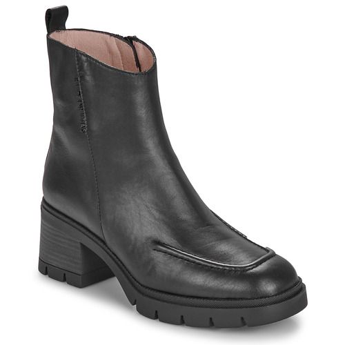 Stivaletti Hispanitas EVEREST in color nero, eleganti e versatili, progettati per le donne moderne. Realizzati con materiali di alta qualità per garantire comfort e stile, questi stivaletti sono perfetti per ogni occasione. Ideali da abbinare a outfit casual o eleganti, offrono un tocco di classe e raffinatezza. Perfetti per la stagione, rappresentano un must-have nel guardaroba femminile.