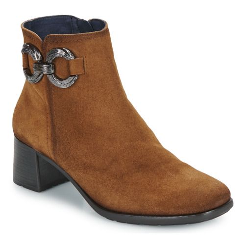 Stivaletti Dorking IKIA Marrone per Donna, eleganti e versatili, ideali per ogni stagione. Realizzati in pelle di alta qualità, offrono comfort e stile. Perfetti per abbinamenti casual o formali, questi stivaletti sono un must-have per il tuo guardaroba. Acquista ora per un look alla moda!