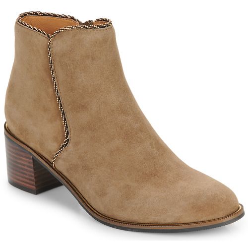 Stivaletti Mam'Zelle TIGLON Marrone Donna, eleganti e versatili, ideali per ogni occasione. Realizzati in materiali di alta qualità, offrono comfort e stile. Perfetti da abbinare a qualsiasi outfit, sono un must-have per la stagione. Scopri il tuo paio di stivaletti Mam'Zelle TIGLON e valorizza il tuo look!