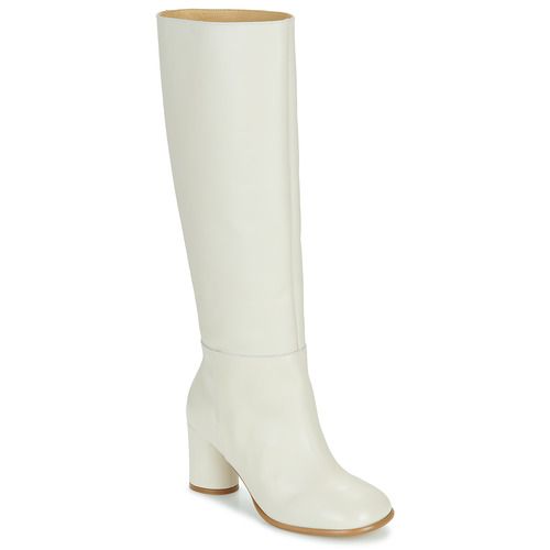 Stivali ALOHAS Adore Bianco per Donna, eleganti e versatili, perfetti per ogni occasione. Realizzati con materiali di alta qualità, questi stivali offrono comfort e stile. Ideali per completare il tuo look con un tocco di classe. Acquista ora per dare vita al tuo guardaroba!