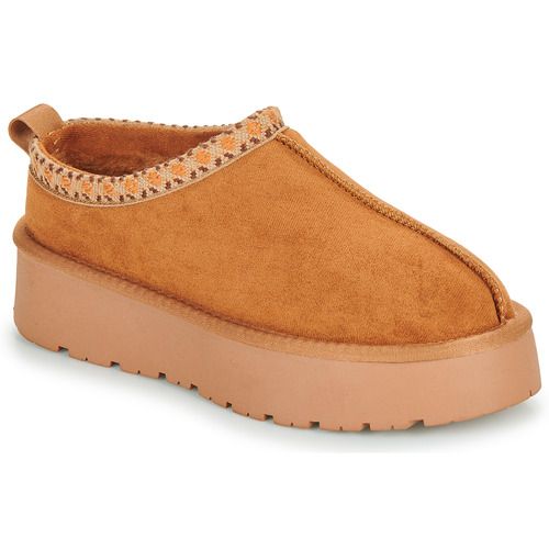 Ciabatta da donna Xti 143237-CAMEL in morbido materiale marrone, ideale per il comfort quotidiano. Perfetta per abbinamenti estivi e per l'uso in casa. Calzature alla moda e versatili per ogni occasione. Disponibile in diverse misure. Acquista ora le ciabatte Xti per un look chic e comodo!