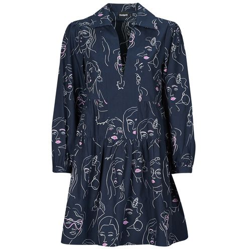 Abito corto Donna Desigual VEST LOUISVILLE in blu mare, moda trendy per occasioni eleganti e casual. Questo vestito presenta un design unico e sofisticato, perfetto per valorizzare ogni silhouette. Scegli la qualità e lo stile del marchio Desigual per un look unico e alla moda. Acquista ora l'abito corto VEST LOUISVILLE per un outfit impeccabile!