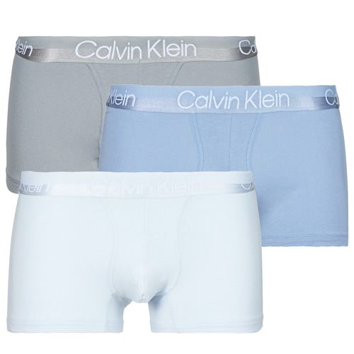 Boxer uomo Calvin Klein Jeans TRUNK X3 multicolore, realizzato in materiali di alta qualità per un comfort ottimale. Design moderno e alla moda, ideale per l'uso quotidiano. Perfetto per chi cerca stile e comodità in biancheria intima. Acquista ora i boxer Calvin Klein Jeans TRUNK X3 multicolore e aggiungi un tocco di eleganza al tuo guardaroba.